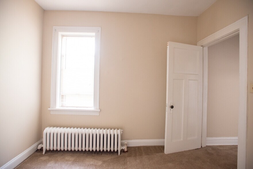 Building Photo - 1603 N Van Buren St