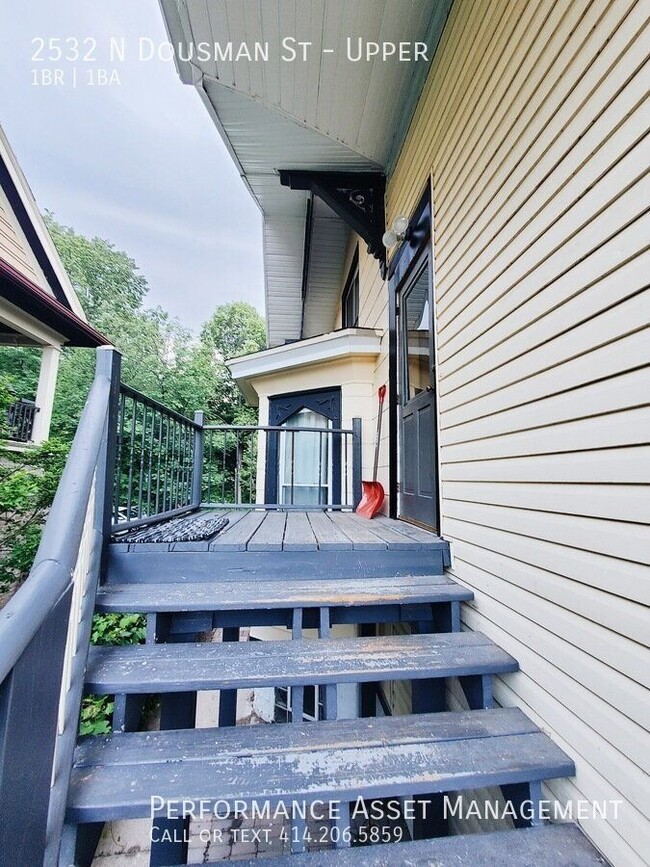 Building Photo - 2532 N Dousman St
