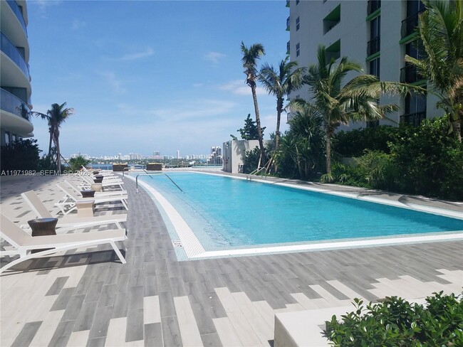 Building Photo - 488 NE 18th St