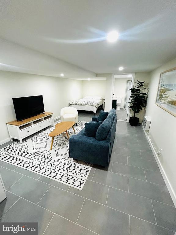 Building Photo - 525 N Broad St