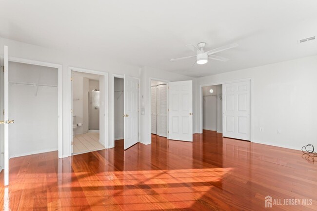 Building Photo - 5 Parker Way