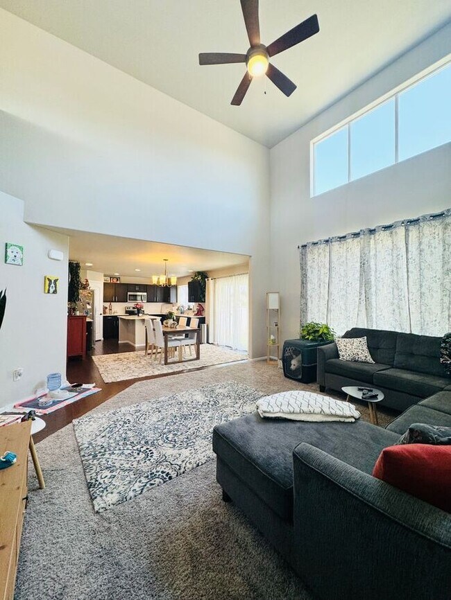 Building Photo - Spacious 3 bed/ 2.5 bath House In Severance