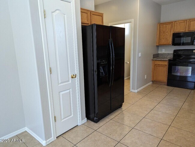 Building Photo - 1209 S Roger Way