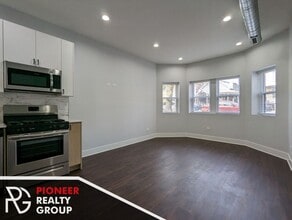 Building Photo - 2171 W Wilson Ave