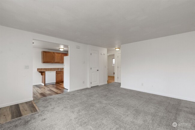 Building Photo - 813 Woodford Ave N