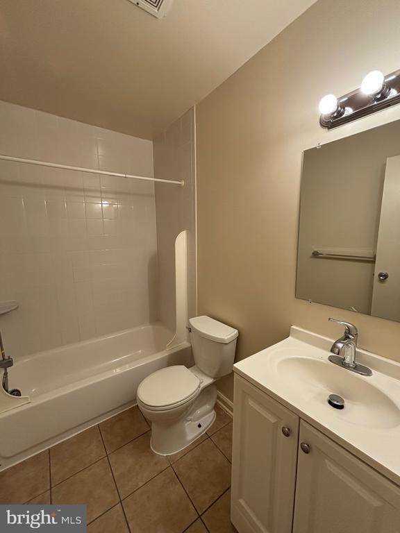 Building Photo - 4657 Logsdon Dr