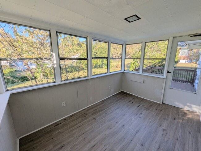 Building Photo - Live in Bliss - 3 Bed, 1 Bath
