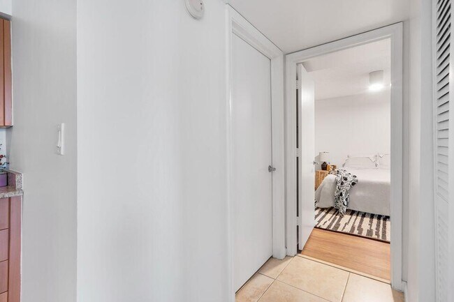 Building Photo - 1215 Crystal Way