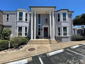 Building Photo - 15901 Archwood Ln