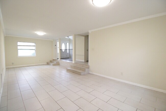 Building Photo - 10907 SW 24th Ave