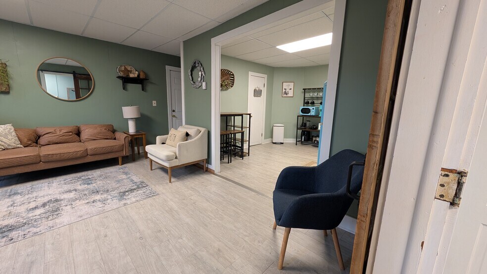 Building Photo - 113 N Main St