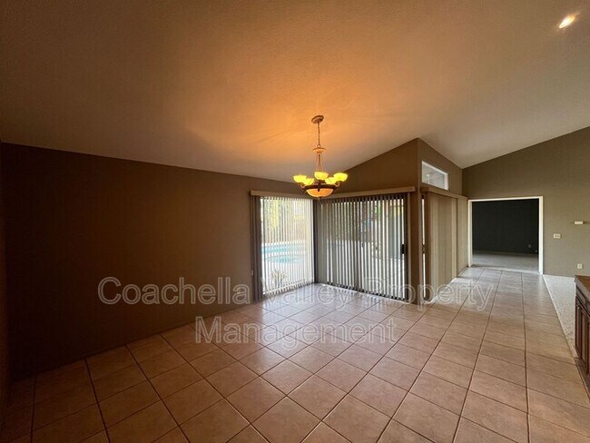 Building Photo - 36532 Vía Abeja