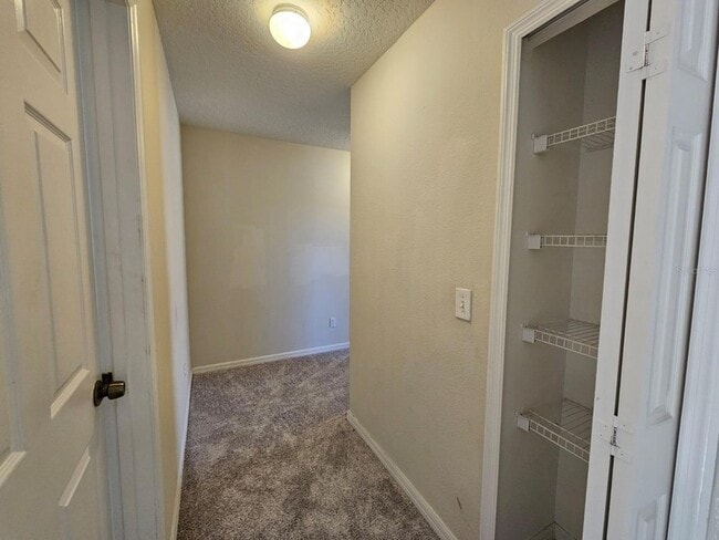 Building Photo - 608 Cresting Oak Cir