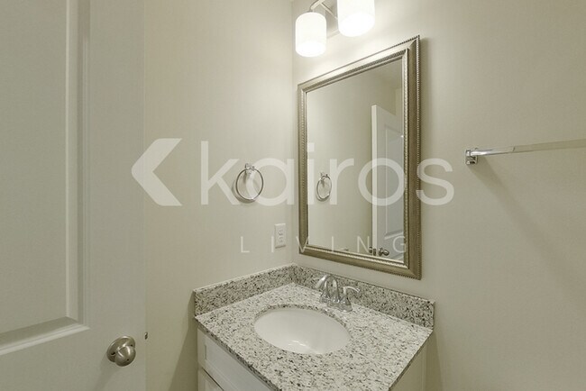 Building Photo - 2579 Banyon Cir