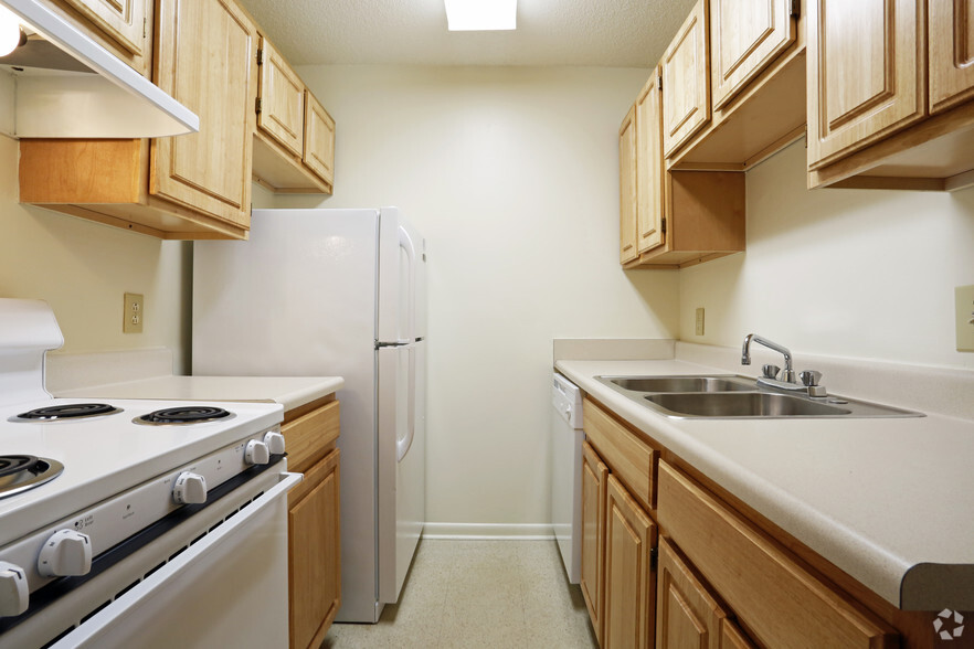 2/2 Kitchen - Berkshire Apartments