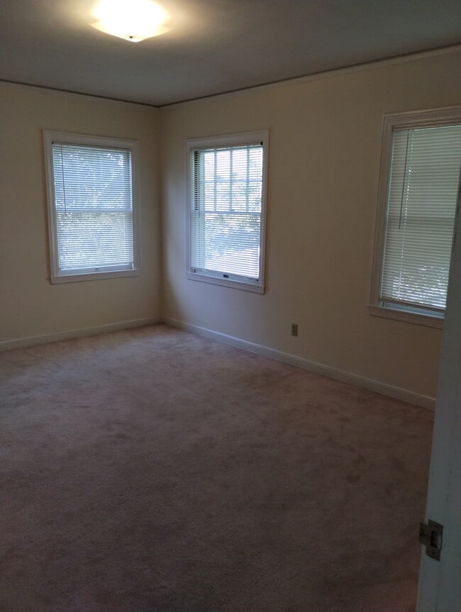 Building Photo - 1240 McKendrie St