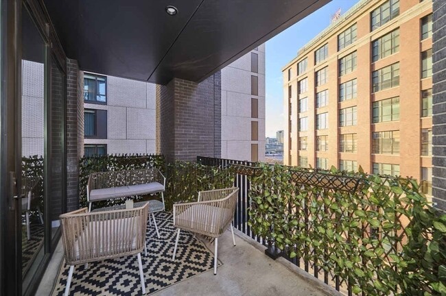 Primary Photo - 16 W Broadway