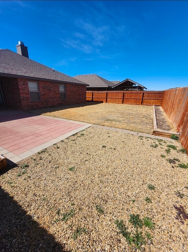 Building Photo - 3 bed 2 bath 2 car garage in Lone Star Trails!