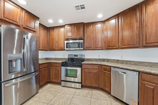 Building Photo - 5450 E Deer Valley Dr