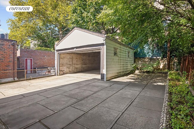 Building Photo - 31 Seeley St