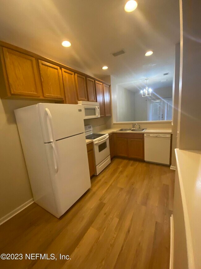 Building Photo - 1480 Pitney Cir