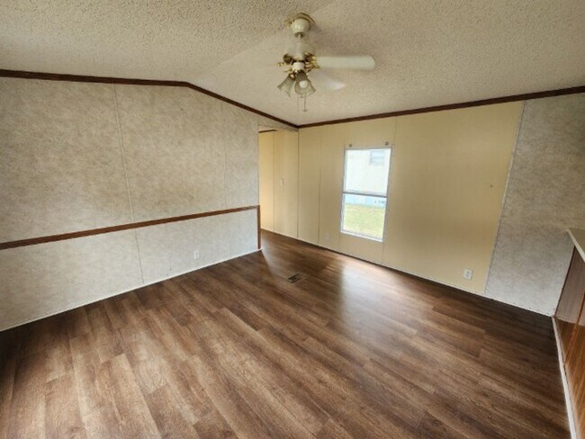 Building Photo - 42 Wilma Ln