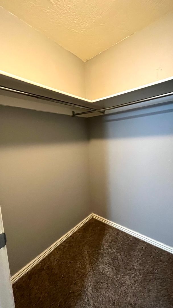 Building Photo - 3 Bedroom/2 Bathroom Condo in Magna