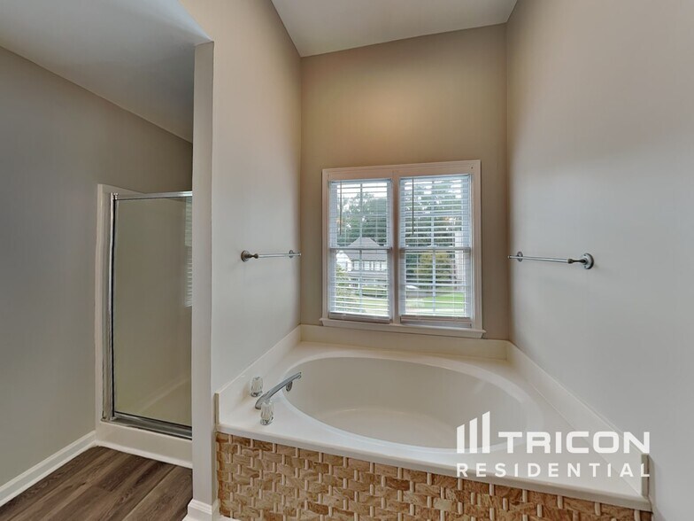 Building Photo - 305 Horseshoe Bend