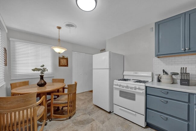 Building Photo - Fully furnished 3/1 AND all bills paid