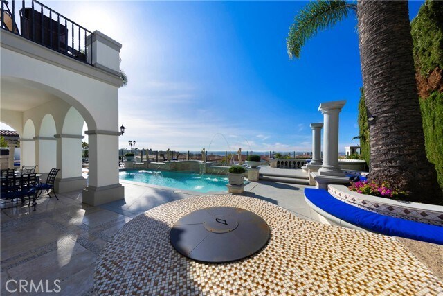 Building Photo - 7 Vista Luci