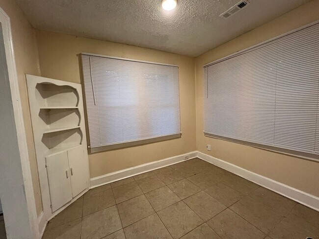 Building Photo - Apartment Home for Rent in Montgomery