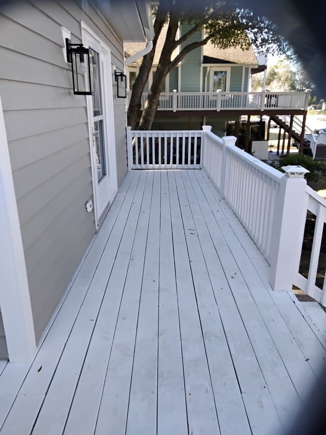 Building Photo - Beautiful remodeled home in Emerald Isle