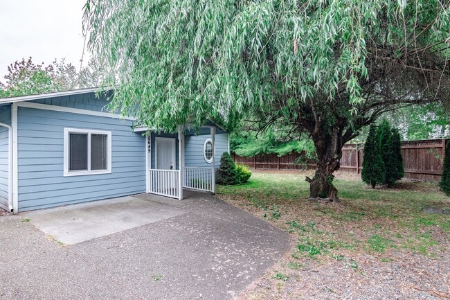 Building Photo - 3 Bed Room 2 Bath No Garage No Carport