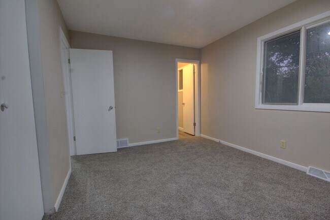 Building Photo - Renovated Orion Home