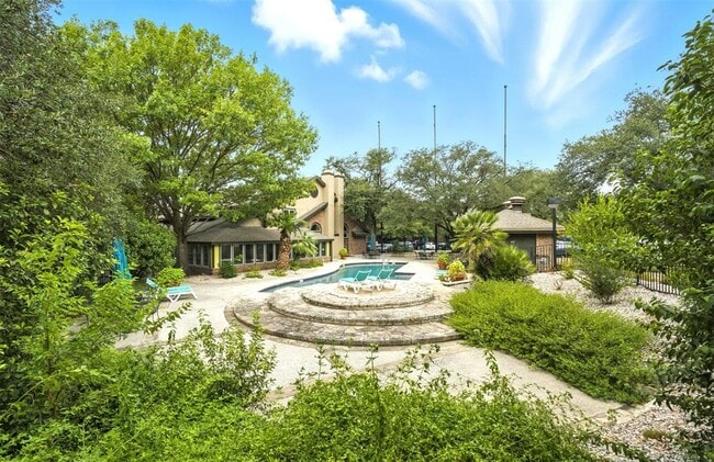 Building Photo - 7685 Northcross Dr