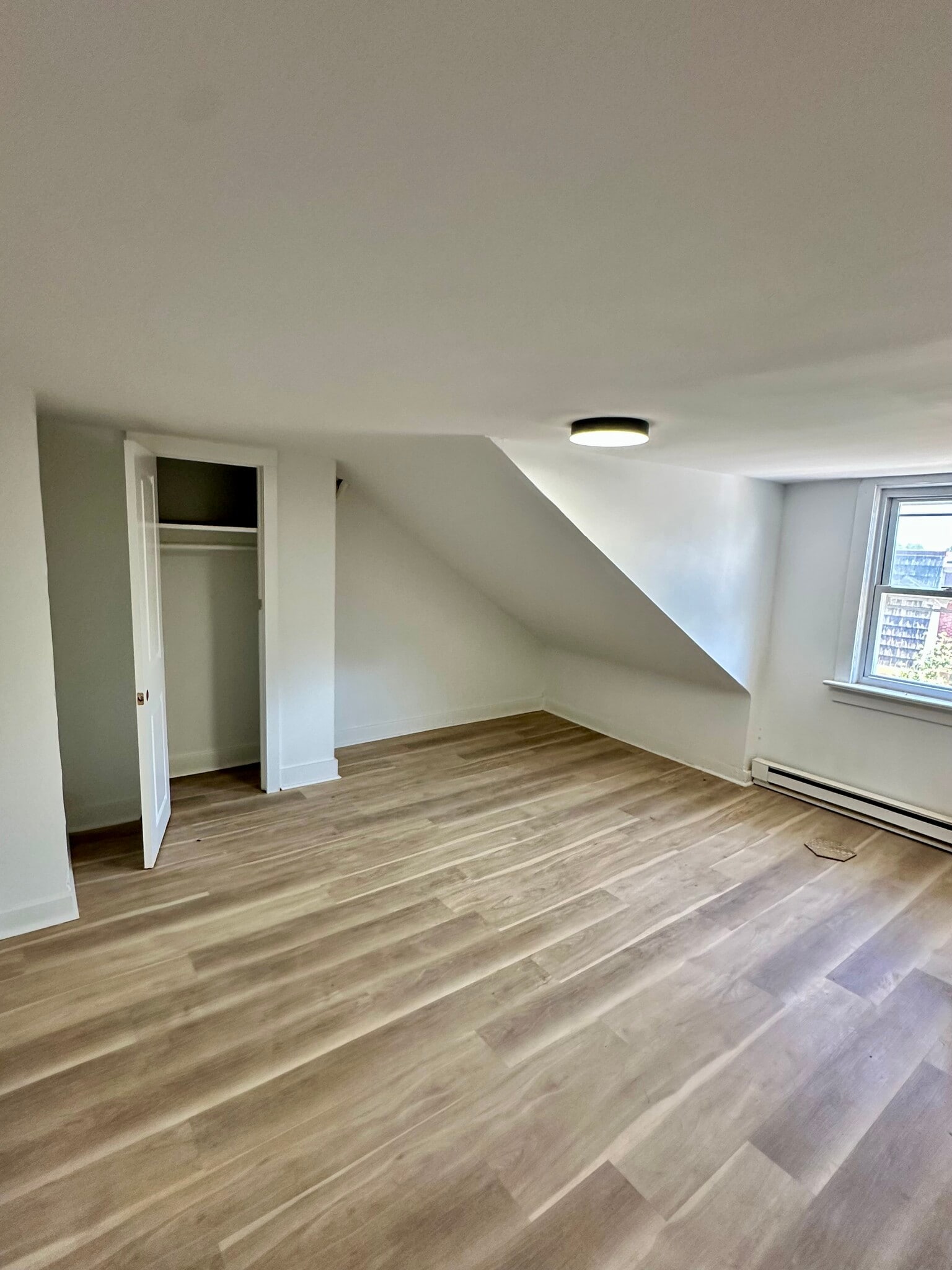 Largest bedroom light + 2 closets - 328 High St