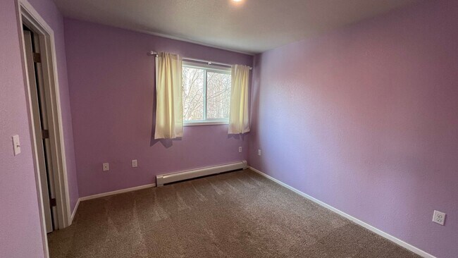 Building Photo - A spacious and well maintained (3) bed, (2.5) bath home between Campbell and Birch Lake.