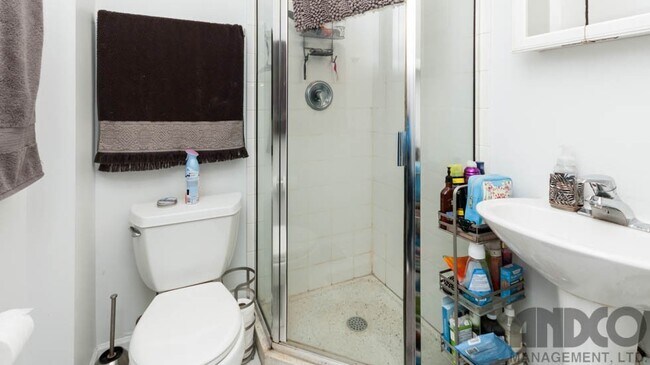 Building Photo - 2543 N Southport Ave