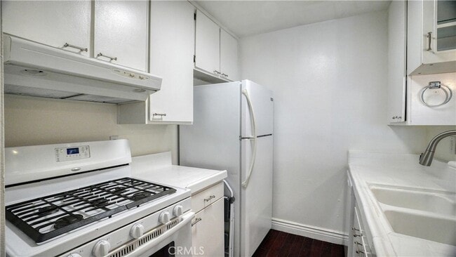 Building Photo - 18645 Hatteras St