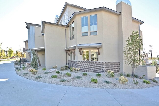 Primary Photo - One of a Kind-3 Bedroom and 3 Bathroom Luxury Townhouse in Harris Ranch.