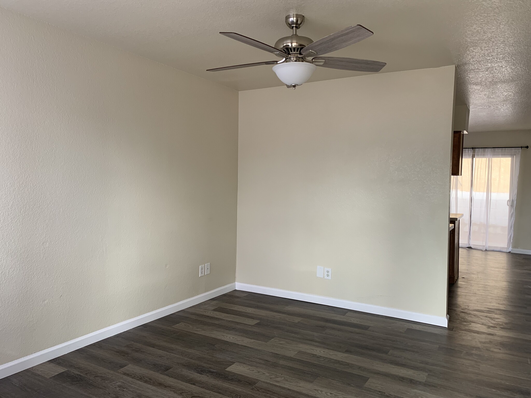 Building Photo - 444 W Ivyglen St