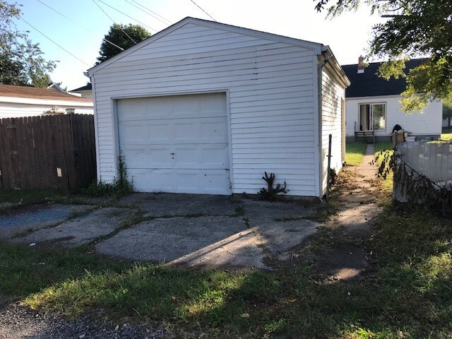 Building Photo - 1117 College St