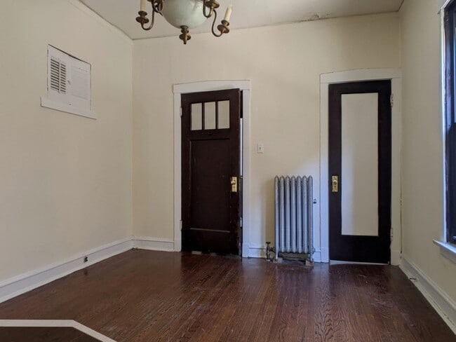 Building Photo - 2428 N Sawyer Ave