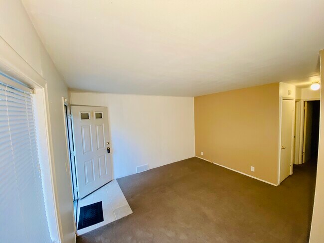 Building Photo - 2260 Stieber Ave