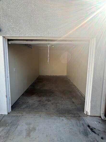 Building Photo - 846 E 109th St