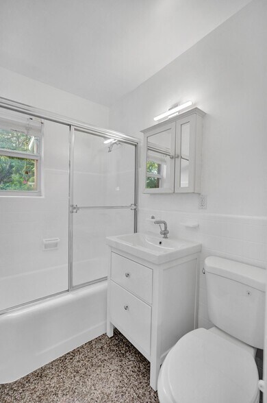 Building Photo - 1101 SW 8th Ter