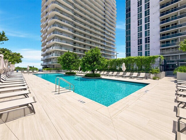 Building Photo - 1400 Biscayne Blvd