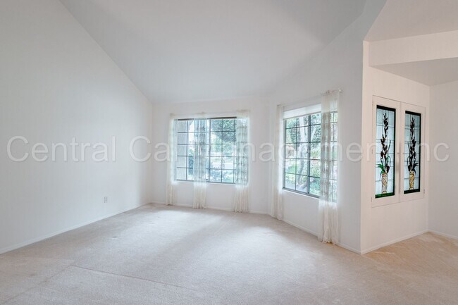 Building Photo - 4 Bedroom/2.5 Bath Home with Paid Solar an...
