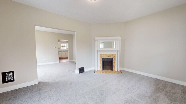 Building Photo - Madison/West Blvd neighborhood: 3 bedroom/1 bath single family home.
