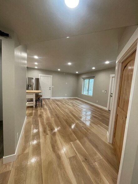 Building Photo - 4643 Balsam Dr